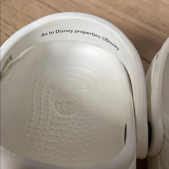 Disney White Clogs with Iconic Cutouts size 9 women’s, size 7 men’s. Like new. - Picture 3 of 8